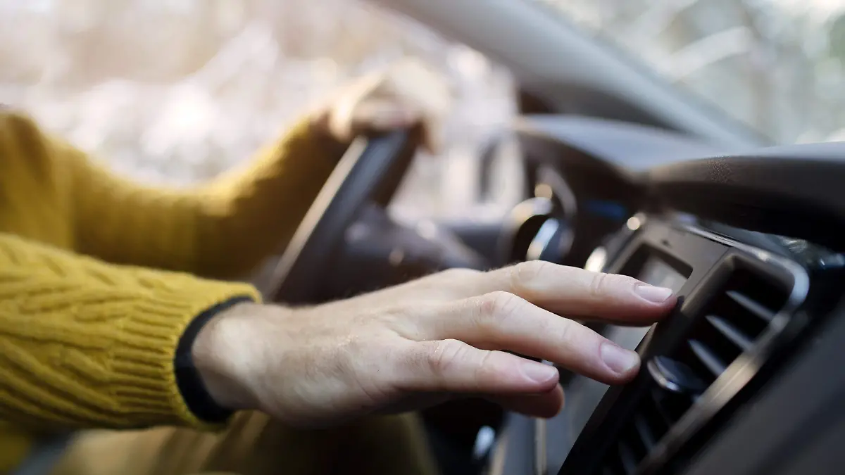 ¿Usar el aire acondicionado consume más gasolina